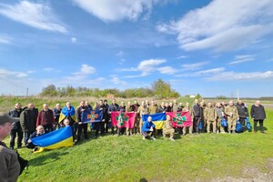 Наші вдома: Україна повернула з російського полону ще 42 військових і двох цивільних