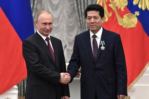 Годы работы в России и награда от Путина: кого Китай отправит в Украину для обсуждения мира