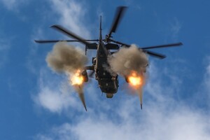 Оккупанты выпустили ракеты с вертолета по Сумской области: есть раненый