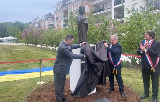 Во Франции установили еще один памятник Анне Киевской