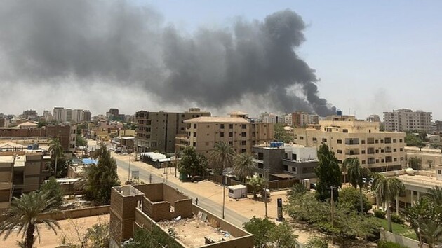 Конфлікт у Судані: тривають вуличні бої, обстріляно турецький евакуаційний літак