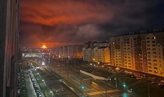 Чергова дронова атака: у Севастополі горить нафтобаза – феєричні кадри