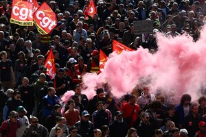 Fitch знизив кредитний рейтинг Франції на тлі протестів проти пенсійної реформи