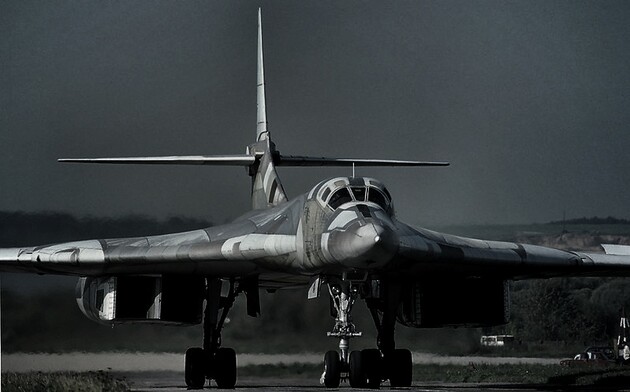 Зліт трьох ракетоносіїв Ту-160 з 