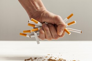Заборона на паління в громадських місцях: куди слід повідомляти про її порушення