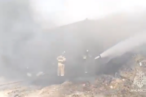 В Ставропольском крае РФ масштабный пожар: возле одного из заводов загорелись бочки