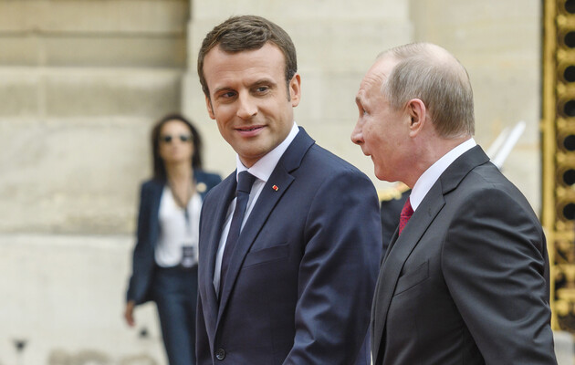 Макрон может снова начать звонить Путину - МИД Франции