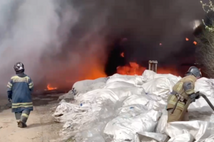 У Єкатеринбурзі масштабна пожежа на складах 