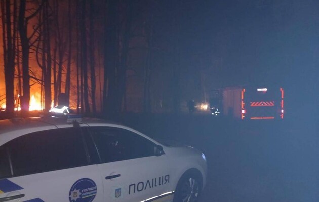 Вночі на Київщині внаслідок падіння дронів спалахнули пожежі
