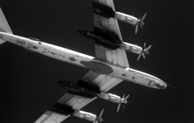 Чотири ракетоносці Ту-95мс прямують до рубежів пуску в РФ: можливі атаки