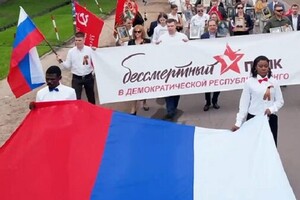 В Париже прошло шествие «Бессмертный полк»: французский МИД проигнорировал ноту украинского — посол