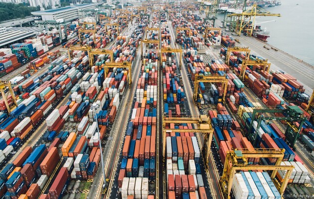 Сокращение импорта и вялый экспорт все больше давят на экономику Китая – Reuters