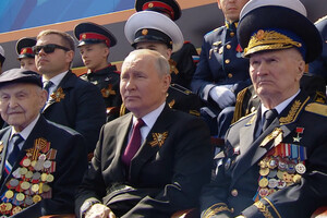 Путин сидел на параде межу ветеранами НКВД и КГБ, которые ни дня не были на фронте – СМИ