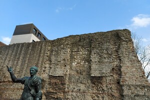 Археологи нашли в Лондоне часть тысячелетней стены времен Древнего Рима 
