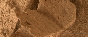 Марсоход NASA нашел на Красной планете камень, похожий на книгу