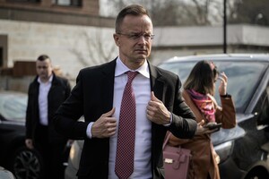 Глава МИД Венгрии едет в Китай 