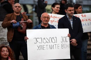 Грузия вышла на протесты против возобновления авиасообщения с РФ, а грузинская власть теряет остатки суверенитета