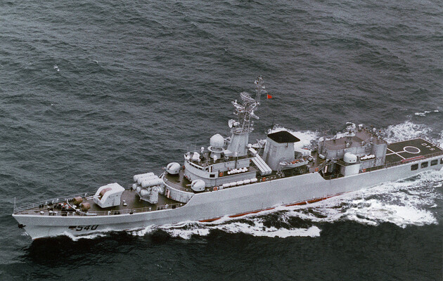 Китайські військові кораблі провели навчання з бойовою стрільбою у західній частині Тихого океану — Reuters