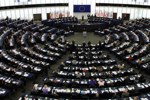 Выборы в Европарламент назначены на июнь следующего года