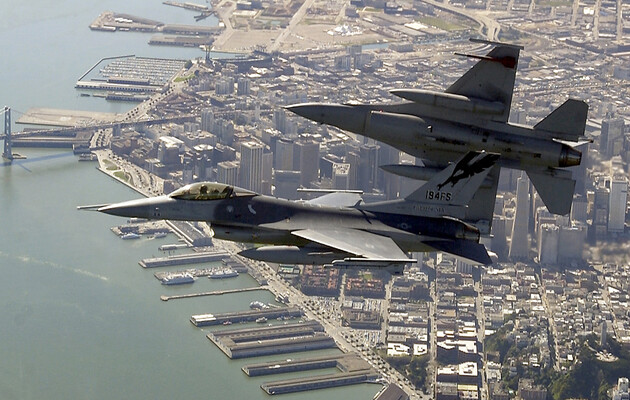 Дискурс про F-16 на Заході: NYT про те, на кого Київ може покладати надії щодо поставок 