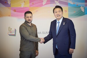 Зеленський у Японії зустрівся із президентом Південної Кореї