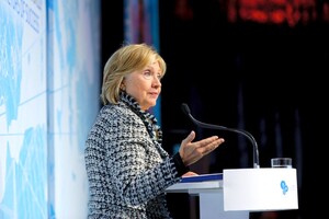 Переизбрание Трампа будет означать «конец демократии» в США и «конец Украины» — Хиллари Клинтон