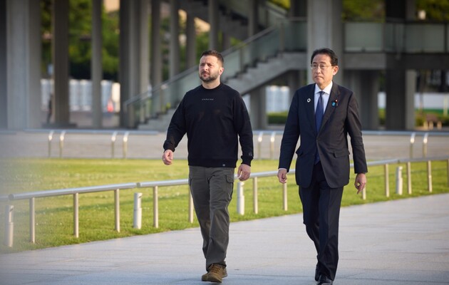 Зеленский провел встречу с премьером Японии Фумио Кишидой