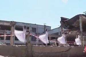 Танець на тлі зруйнованої школи в Харкові: зворушливе відео