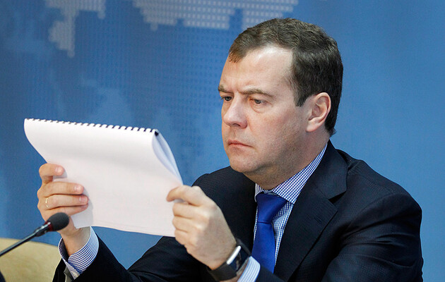 Медведев хочет, чтобы США возместили России разрушения в Бахмуте и Мариуполе