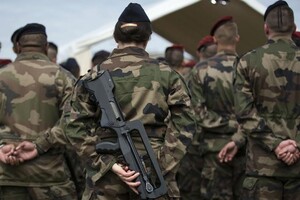 Франція розглядає можливість повернути строкову службу в армії