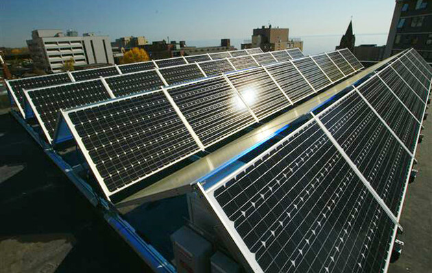Інвестиції в сонячну енергетику вперше перевищать витрати на видобуток нафти — глава МЕА