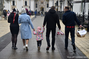 Большинство украинцев получают информацию о церкви от друзей и знакомых – опрос