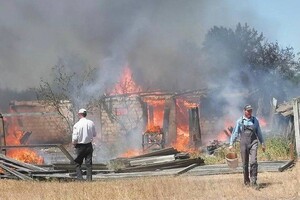 В Киевской области из-за обломков российской ракеты сгорел хозяйственный дом