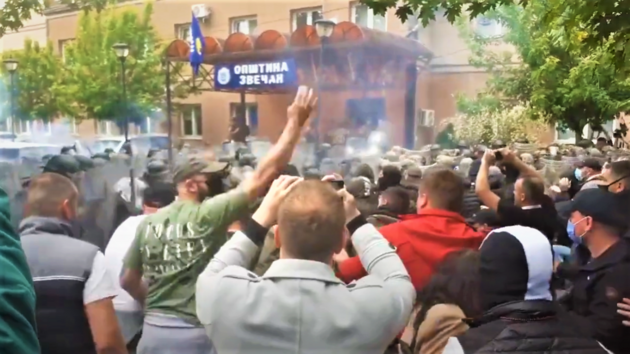 Миротворці НАТО застосували світлошумові гранати проти сербських протестувальників у Косово