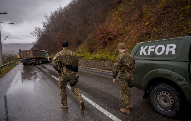 Військові НАТО дістали поранення під час сутичок у Косово з сербами