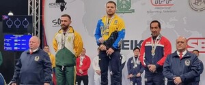 Украинский пауэрлифтер отказался пожать руку иранскому спортсмену