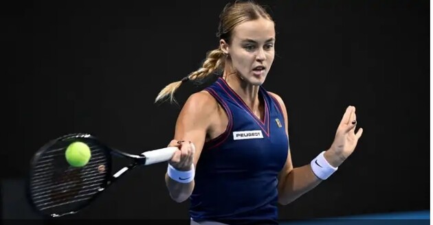Словацька тенісистка вийшла на матч Ролан Гаррос проти росіянки у кольорах українського прапора