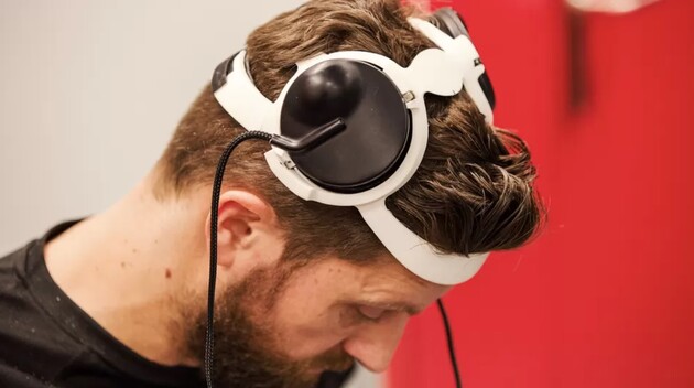 Мозок чоловіка з'єднали з хребтом по bluetoth