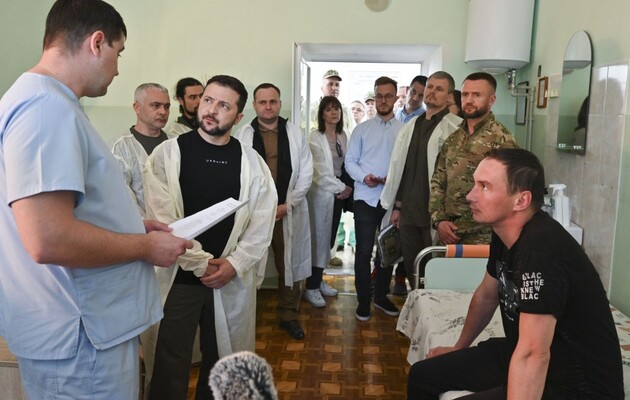 В Одеському госпіталі президент Зеленський вручив нагороди пораненим бійцям та військовим медикам