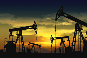 Нефть выросла в цене из-за плана Саудовской Аравии углубить сокращение добычи с июля