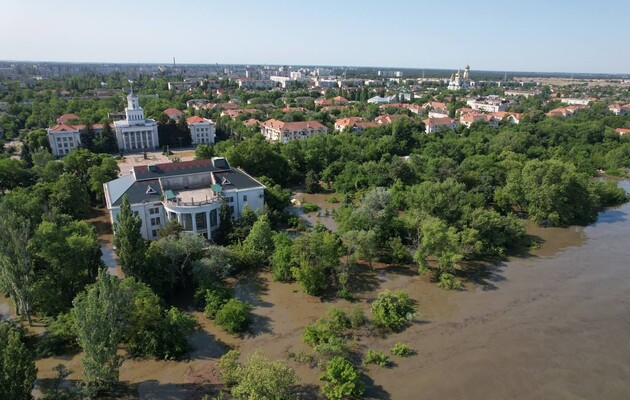 Подрыв Каховской ГЭС: город Новая Каховка уходит под воду