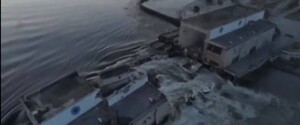 Зеленский: россияне намеренно подорвали Каховскую ГЭС, но утопили собственную технику