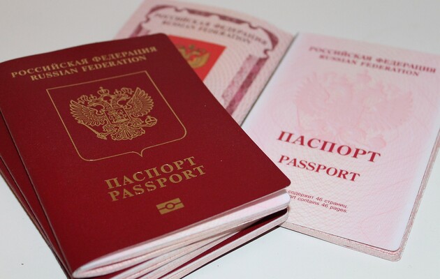 У Росії схвалили закон про обмеження виїзду з країни та прибрали лазівку зі зміною статі у паспорті