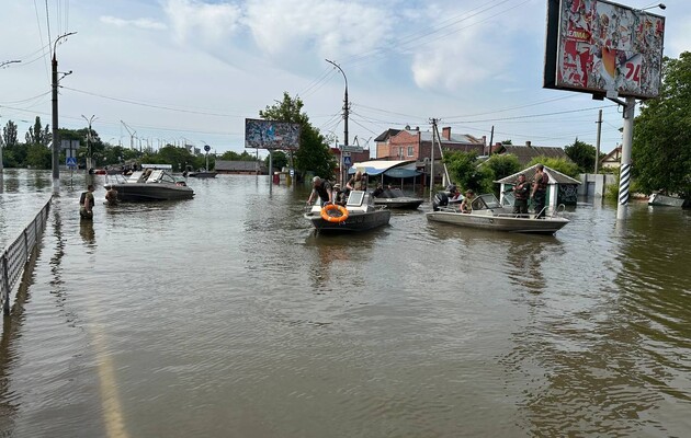 Рибінспектори Херсонщини врятували більше ста людей на територіях, затоплених внаслідок підриву Каховської ГЕС