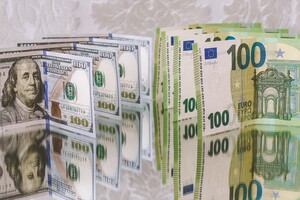 Валютне регулювання: НБУ скоротив продаж валюти з резервів та збільшим її покупку 