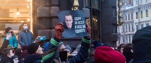У российской оппозиции не получается объединиться против Путина на фоне противостояния Навального и Ходорковского – FT