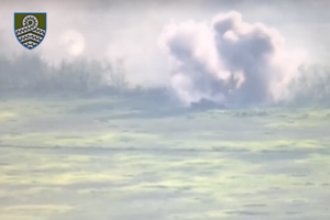 Тарнавский показал еще одно видео бегства россиян: ВСУ подбили танк с экипажем