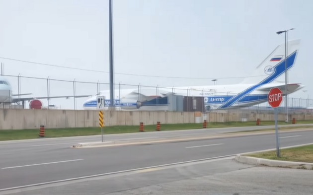 Ан-124 в аэропорту Торонто