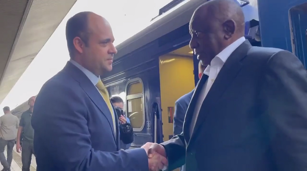 Президента ПАР Сиріла Рамафосу зустрічають на вокзалі в Києві