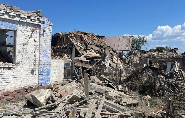 На Київщині через ракетний обстріл пошкоджено будинки, постраждали діти та бабця